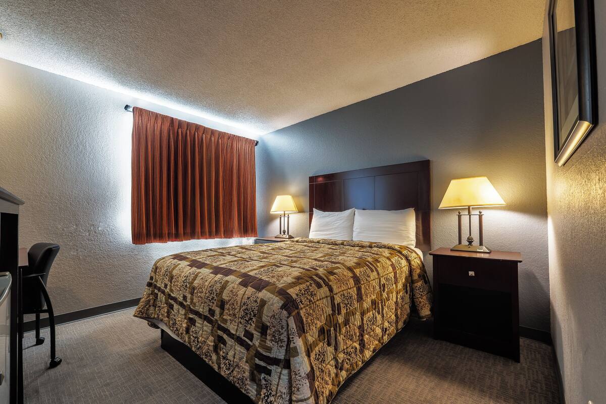 Kamar Single, 1 Tempat Tidur Queen, Bebas Asap Rokok | Seprai premium, selimut bulu angsa, dan meja kerja