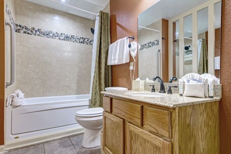Gatlinburg Town Square by Exploria Resorts - Image 15