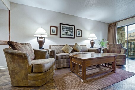 Gatlinburg Town Square by Exploria Resorts - Image 12