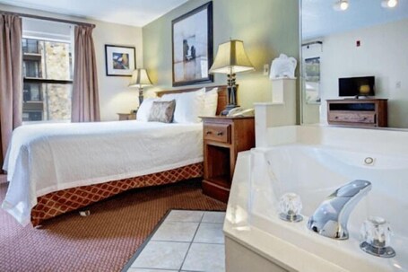 Gatlinburg Town Square by Exploria Resorts - Image 18