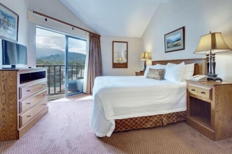 Gatlinburg Town Square by Exploria Resorts - Image 26