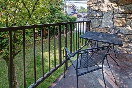 Gatlinburg Town Square by Exploria Resorts - Image 25