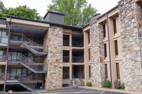 Gatlinburg Town Square by Exploria Resorts - Image 21