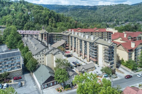 Gatlinburg Town Square by Exploria Resorts - Image 9