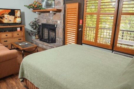 Gatlinburg Town Square by Exploria Resorts - Image 30