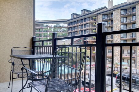 Gatlinburg Town Square by Exploria Resorts - Image 17