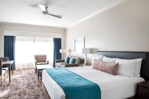 Deluxe Studio, 1 King Bed with Sofa bed, Non Smoking