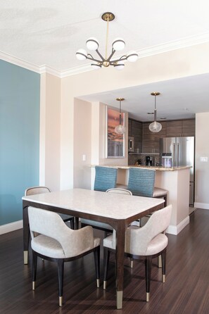 In-room dining - Club Wyndham Harbour Lights (San Diego)