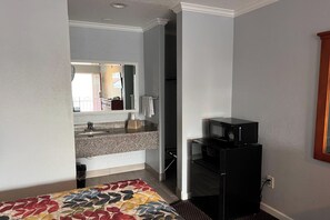 Basic Room, 2 Katil Ratu (Queen), Non Smoking | Cadar kapas Mesir, peralatan tempat tidur premium, meja 