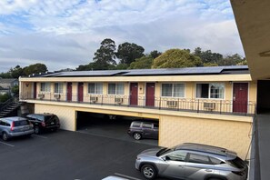 Free self-parking - Islander Motel Santa Cruz (Santa Cruz)