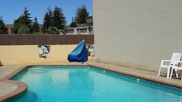 Sæsonbestemt udendørs pool