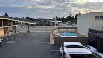 Sesongbasert utendørsbasseng