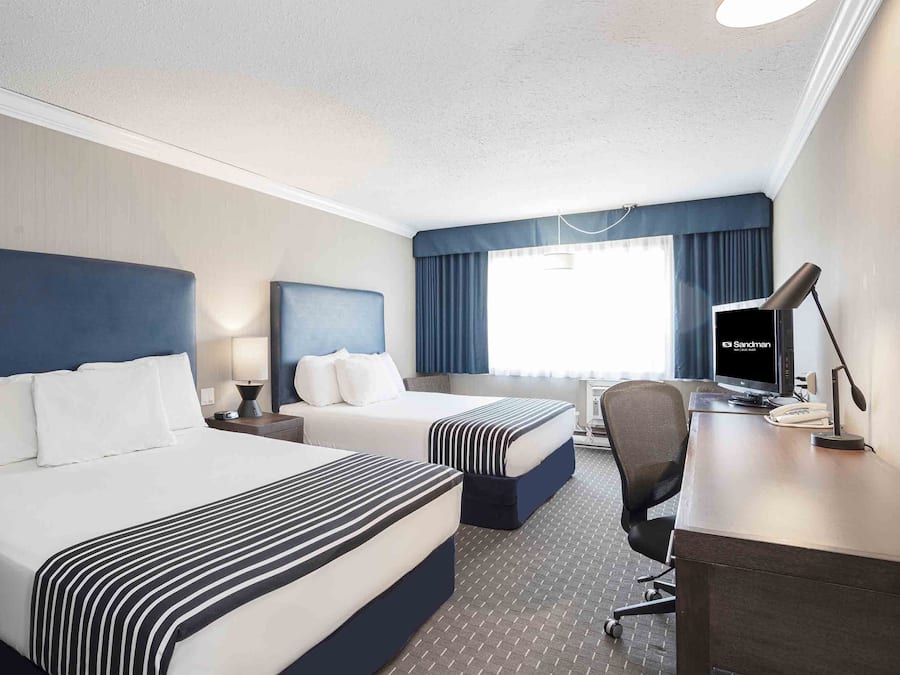 Rom – standard, 2 queensize-senger, tekjøkken | Individuelt dekorert, skrivebord og skrivebord for bærbar PC