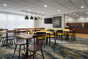 Free daily buffet breakfast  - Fairfield Inn & Suites by Marriott Olean (Olean)