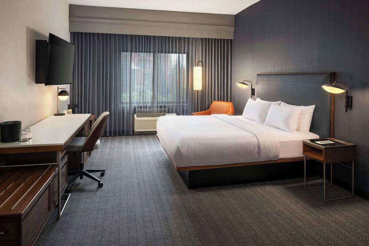 Room, 1 King Bed | Premium bedding, desk, laptop workspace, blackout curtains