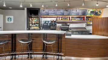 Desayuno a la carta todos los días (con cargo)