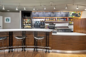 Desayuno a la carta todos los días (con cargo)