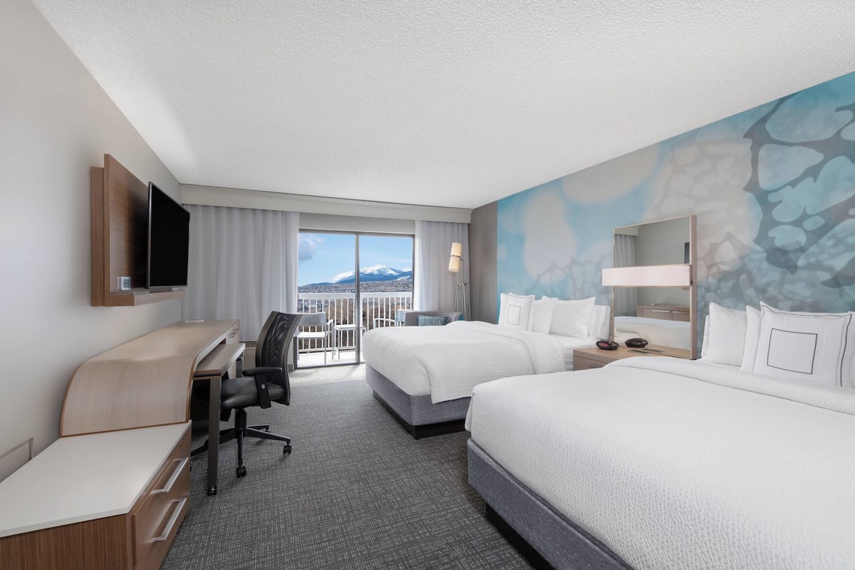 1 bedroom, down comforters, pillowtop beds, desk