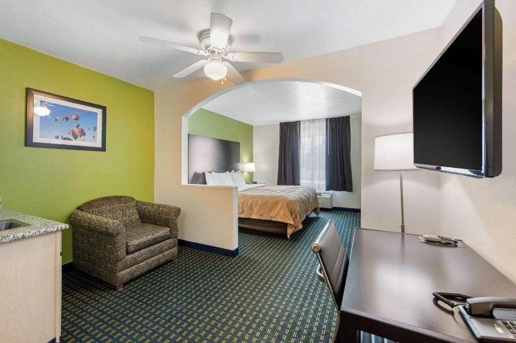 Desk, iron/ironing board, rollaway beds, free WiFi