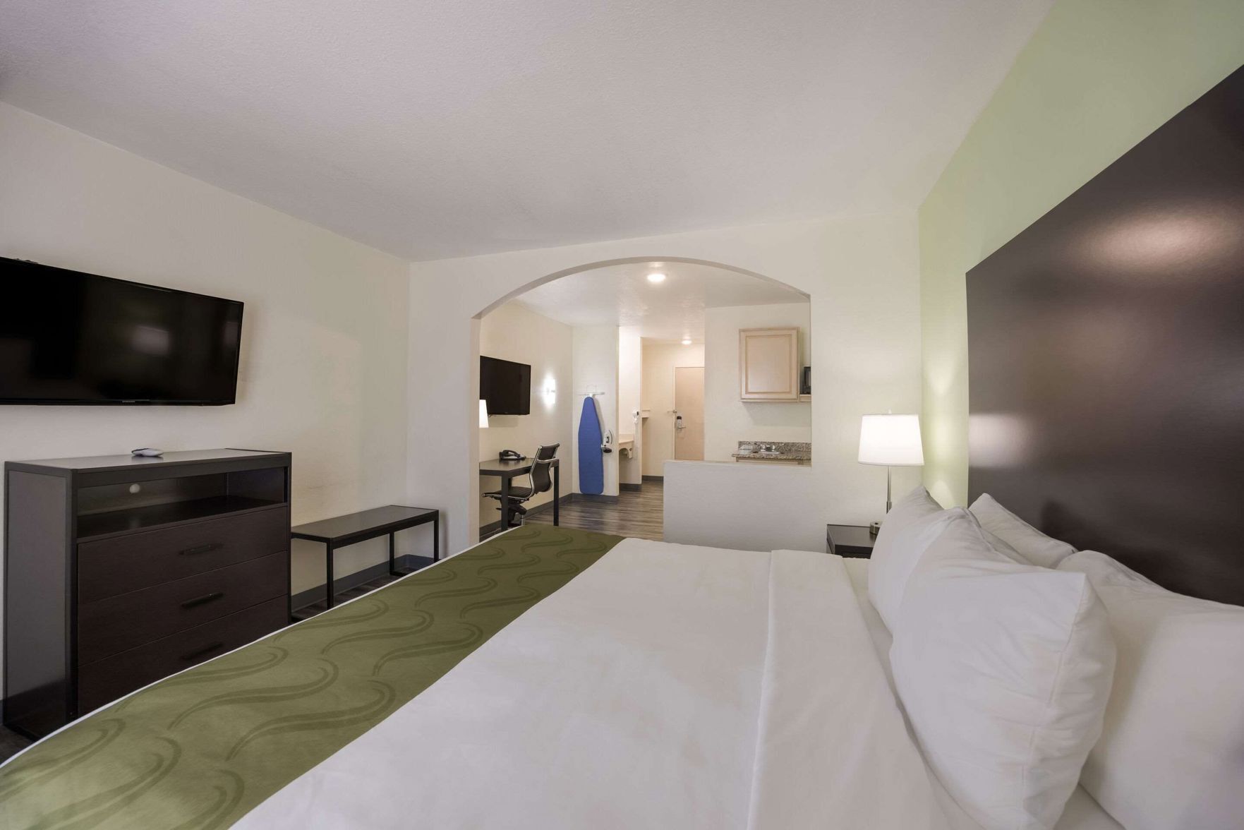 Desk, iron/ironing board, rollaway beds, free WiFi