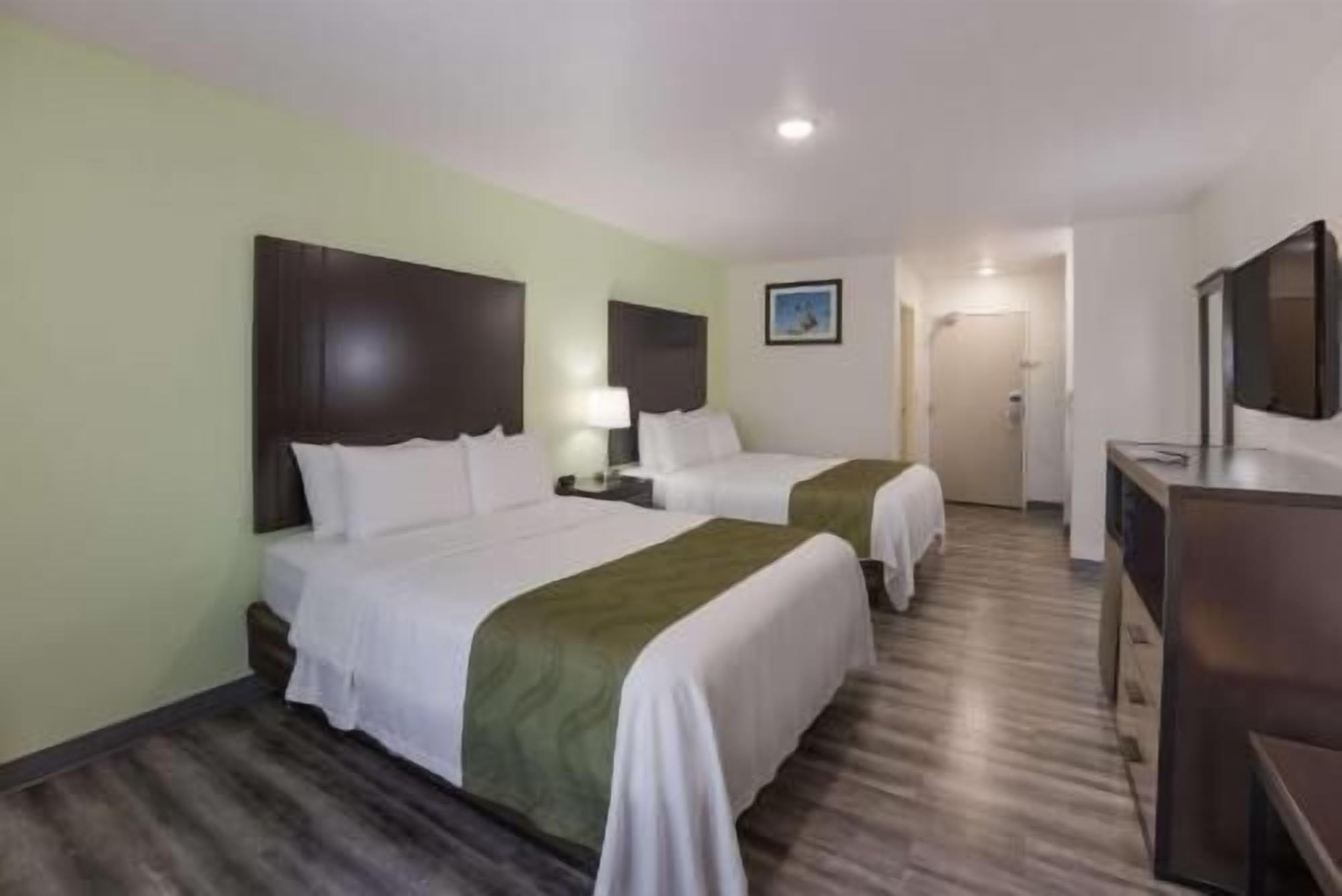 Desk, iron/ironing board, rollaway beds, free WiFi