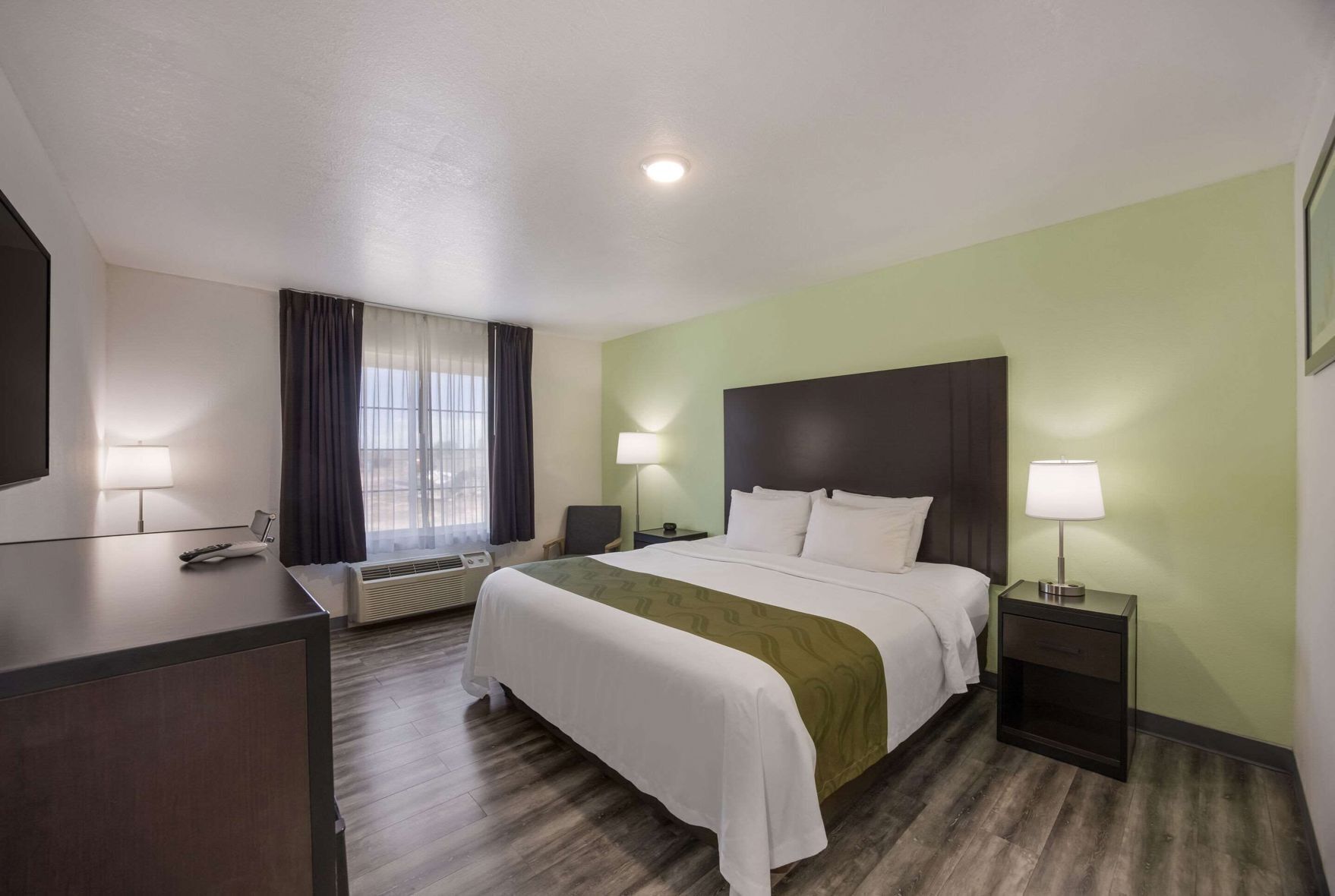 Desk, iron/ironing board, rollaway beds, free WiFi