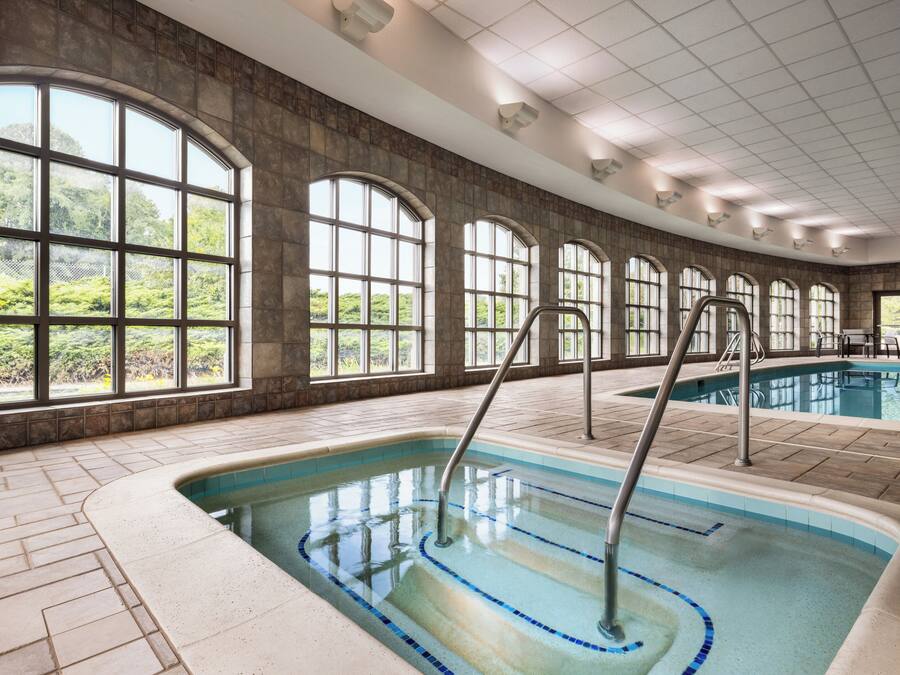 Una piscina cubierta