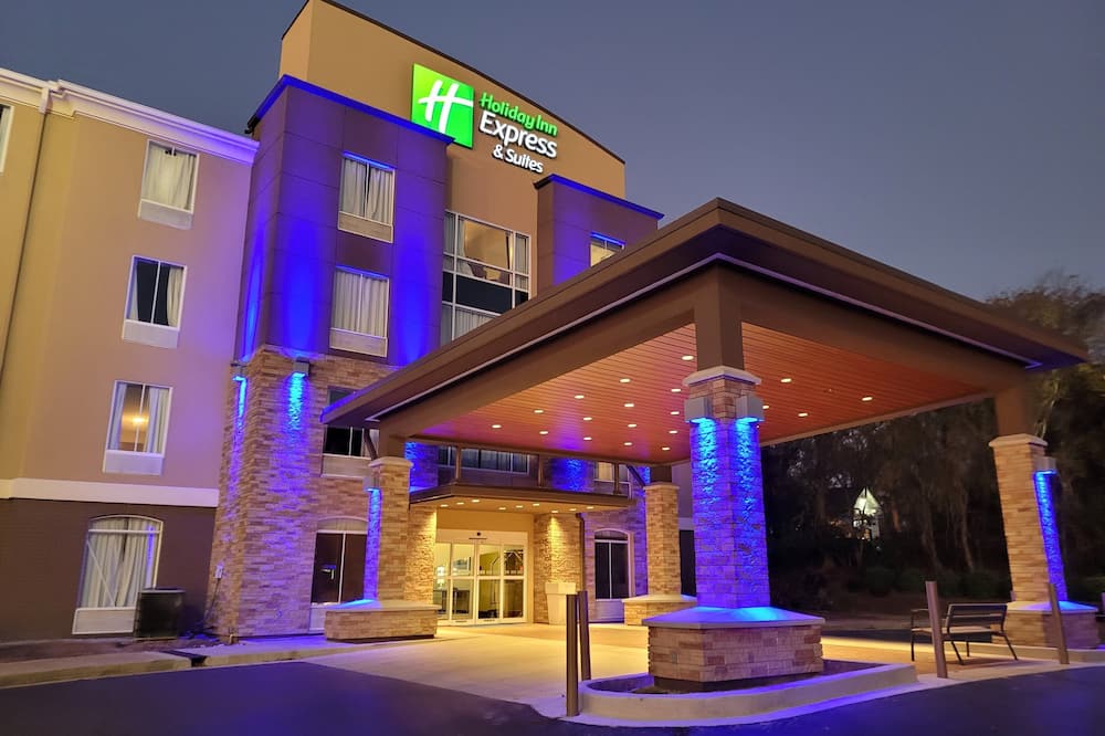 Holiday Inn Express & Suites Starkville by IHG