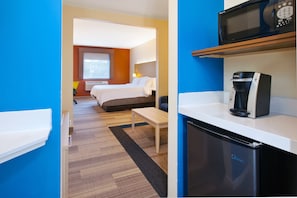 Suite, 1 King Bed with Sofa bed | Egyptian cotton sheets, premium bedding, in-room safe, desk