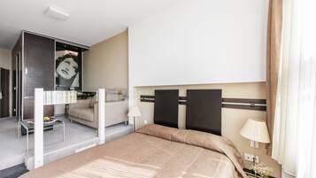 1 chambre, minibar, coffres-forts dans les chambres, bureau