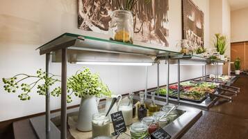 Petit déjeuner buffet (15 EUR par personne)