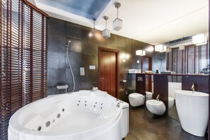 Suite, 2 Bedrooms | Bathroom | Free toiletries, hair dryer, towels - Amberton Hotel Klaipeda (Klaipeda)