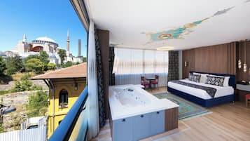 Queen Suite Hagia Sophia View | Premium bedding, minibar, in-room safe, desk
