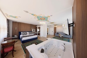 Premium bedding, minibar, in-room safe, desk - Seven Hills Hotel - Special Class (Istanbul)