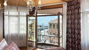 Suite with Blue Mosque View | Premium bedding, minibar, in-room safe, desk
