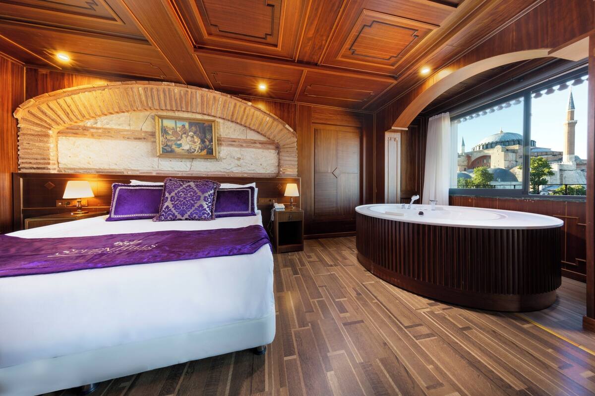 King Suite With Hagia Sophia View | 객실에서 보이는 전망