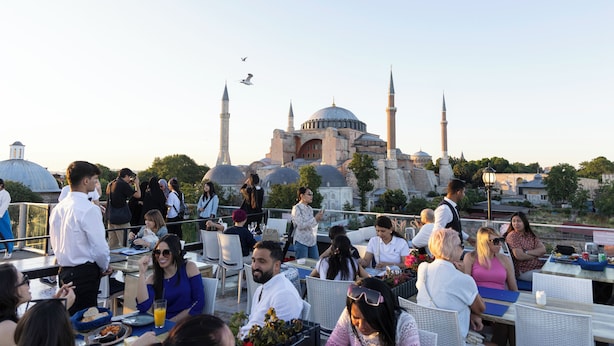 A rooftop dining area with outdoor seating, a view of a historic building with domes and minarets, and a clear sky. - Seven Hills Hotel - Special Class (Istanbul)