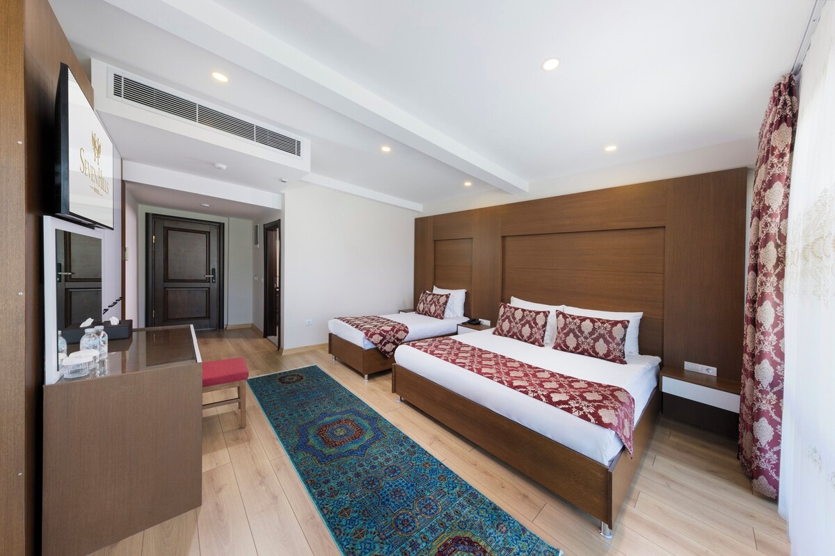 Deluxe Family Suite | 高級寢具、Select Comfort 床墊、迷你吧、客房內保險箱