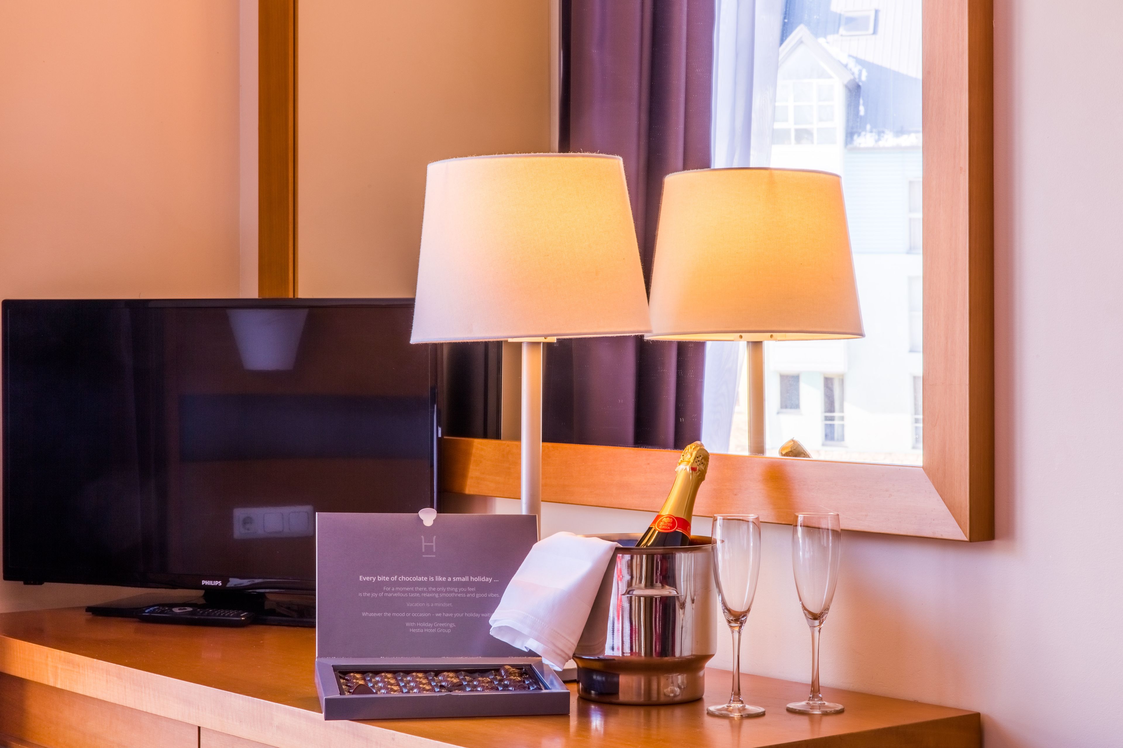 hypo-allergenic bedding, minibar, in-room safe, desk