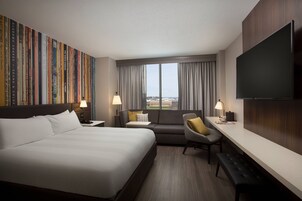 Hypo-allergenic bedding, pillowtop beds, in-room safe, desk