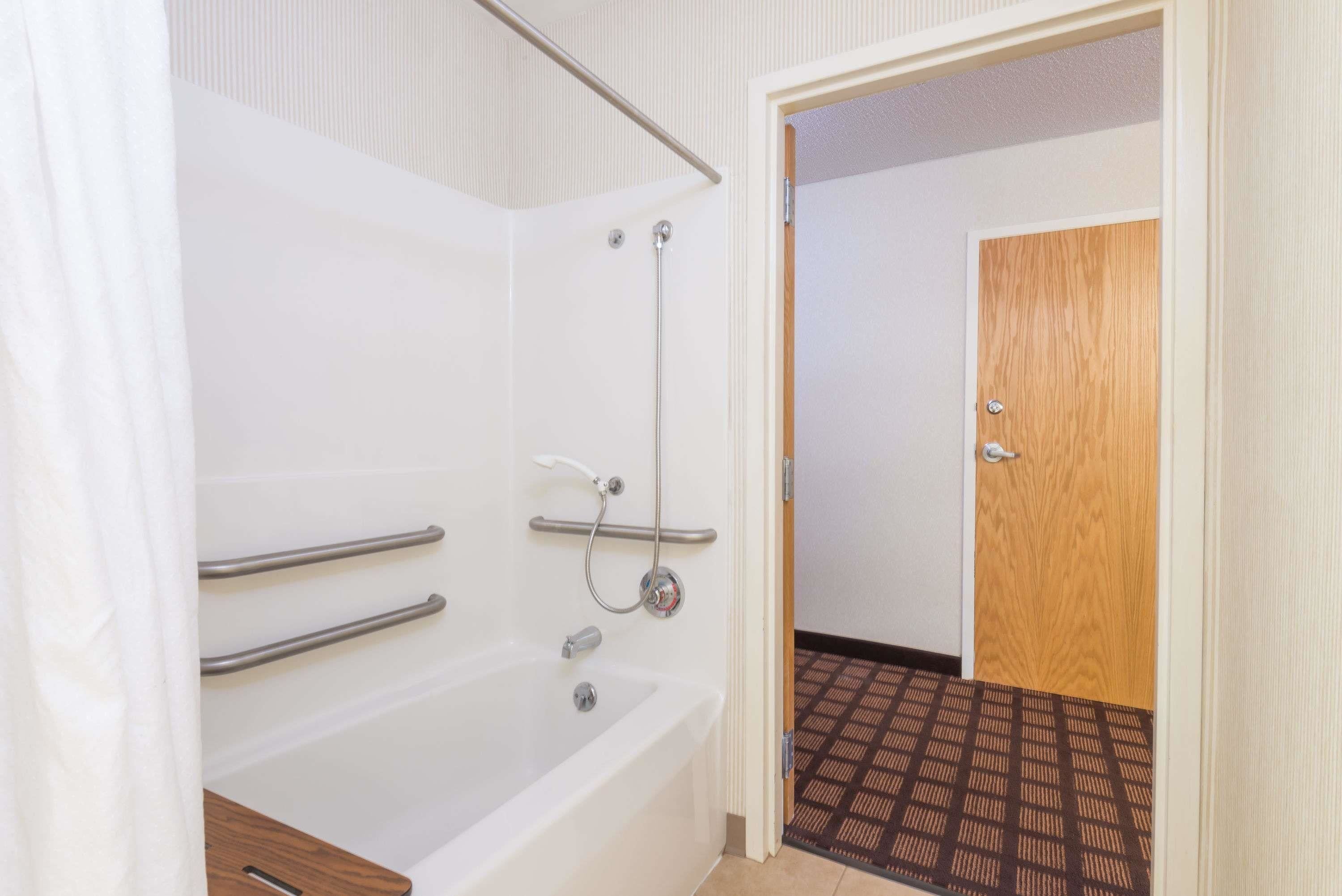 combined shower/bathtub, free toiletries, hair dryer, towels