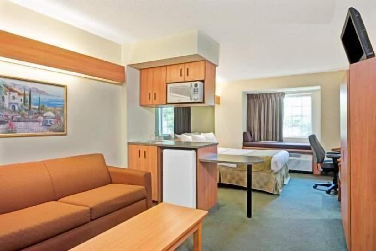 Desk, blackout curtains, iron/ironing board, free WiFi