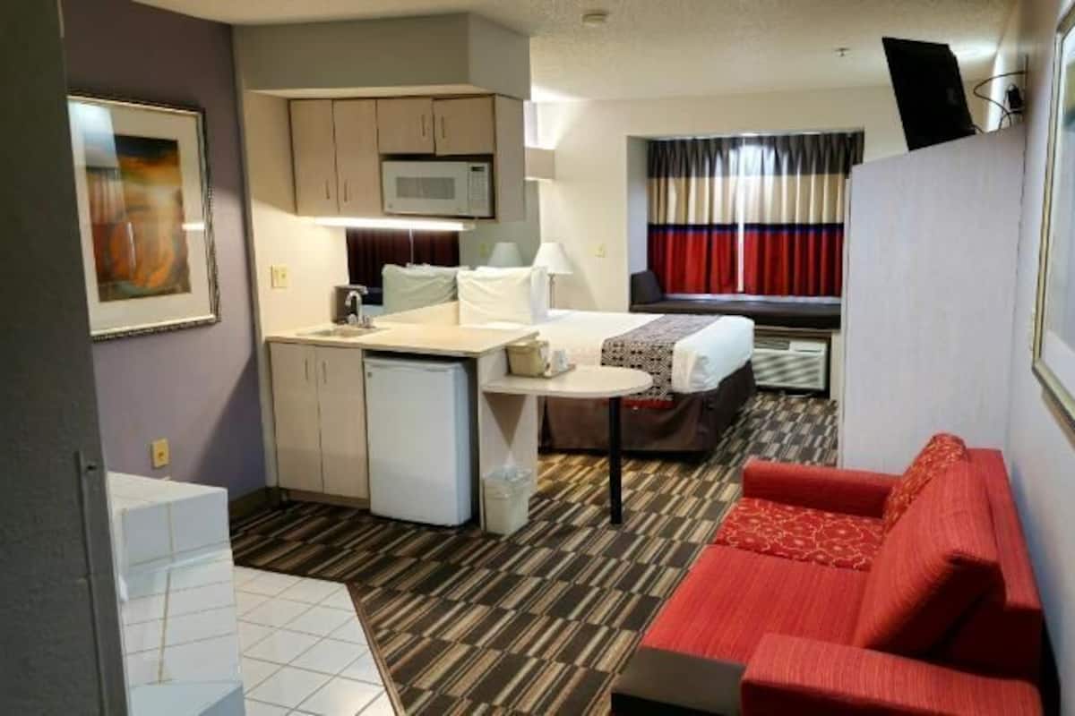 In-room safe, desk, iron/ironing board, free WiFi