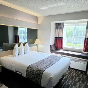 Cofres nos quartos, escrivaninha, ferros/tábuas de passar roupa, Wi-Fi