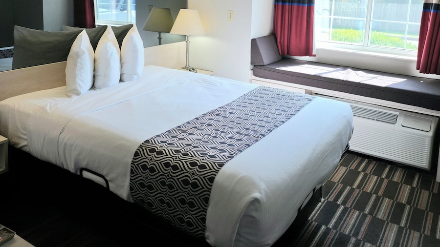 Microtel Inn & Suites by Wyndham Claremore