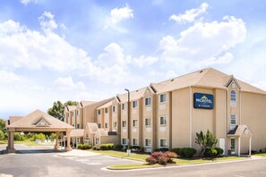 Exterior - Microtel Inn & Suites by Wyndham Claremore (Claremore)