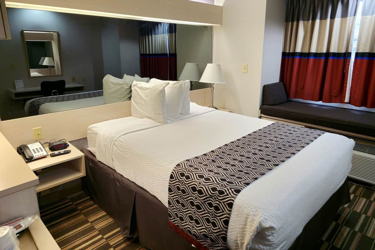 In-room safe, desk, iron/ironing board, free WiFi