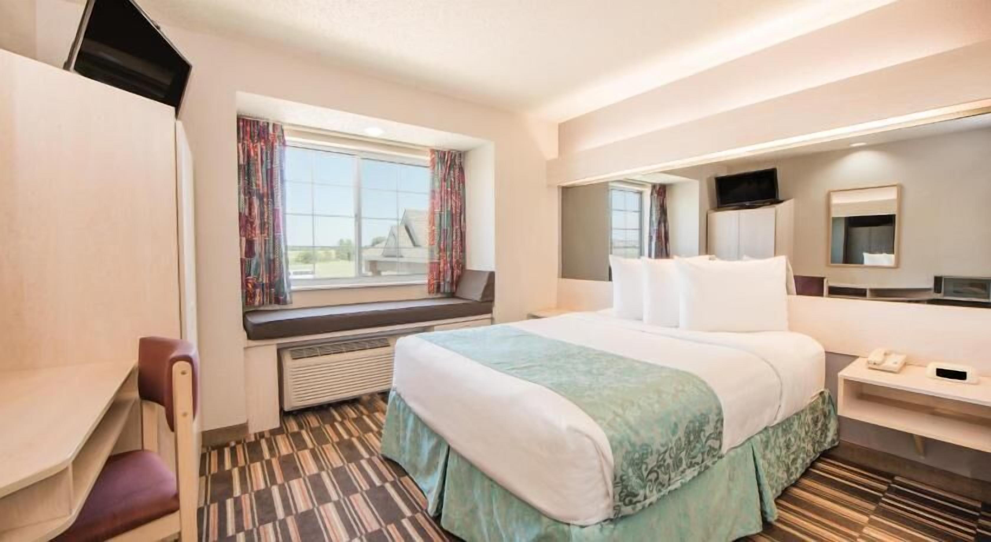 In-room safe, desk, iron/ironing board, free WiFi