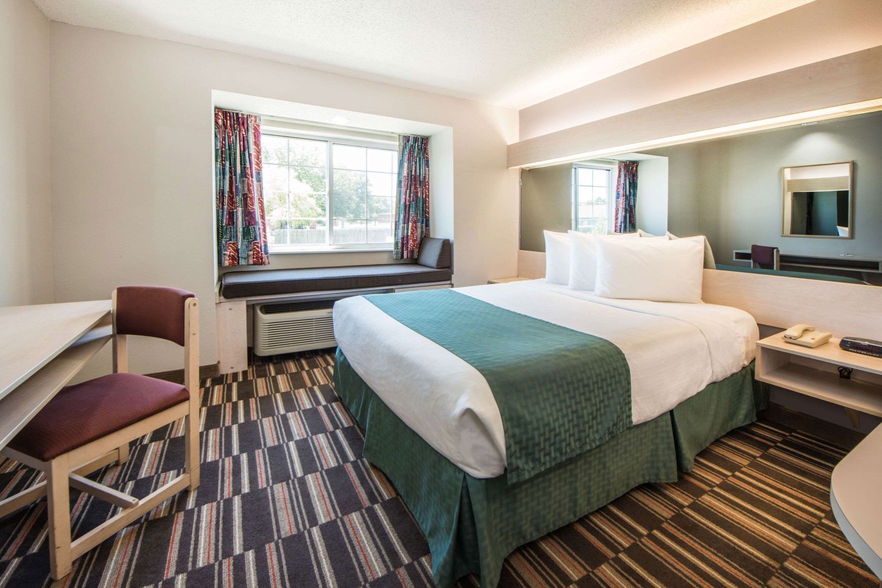 In-room safe, desk, iron/ironing board, free WiFi