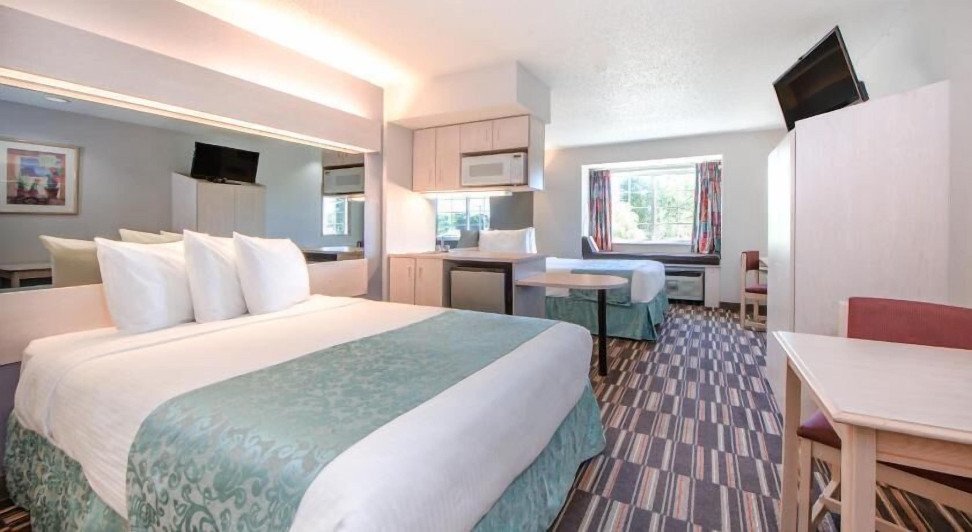 In-room safe, desk, iron/ironing board, free WiFi